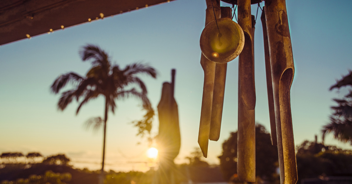 backyard decor_wind chimes_artsy sunset_1200x630