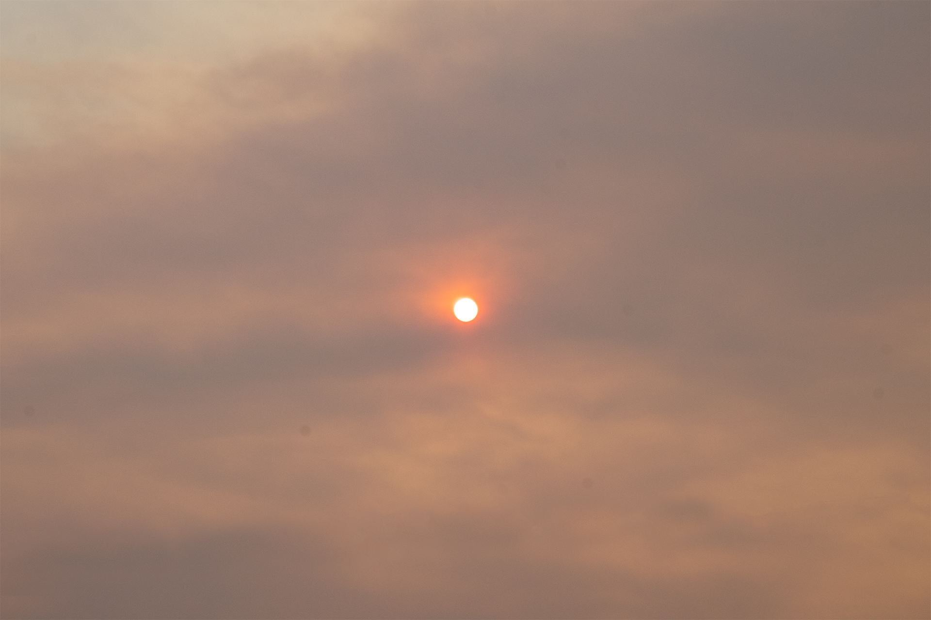 Smoky sun 1920×1280