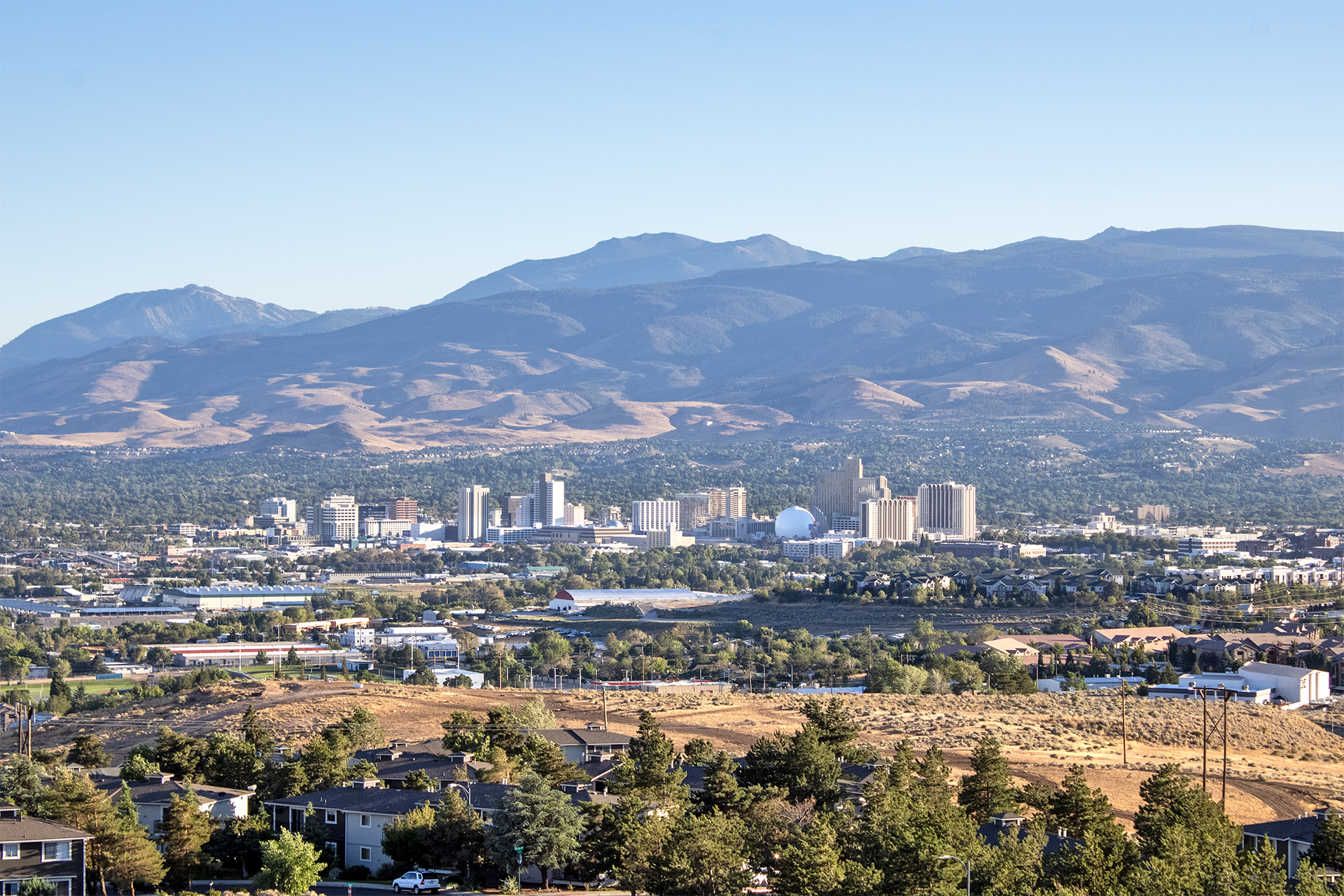 Reno & Mountains 1920×1280