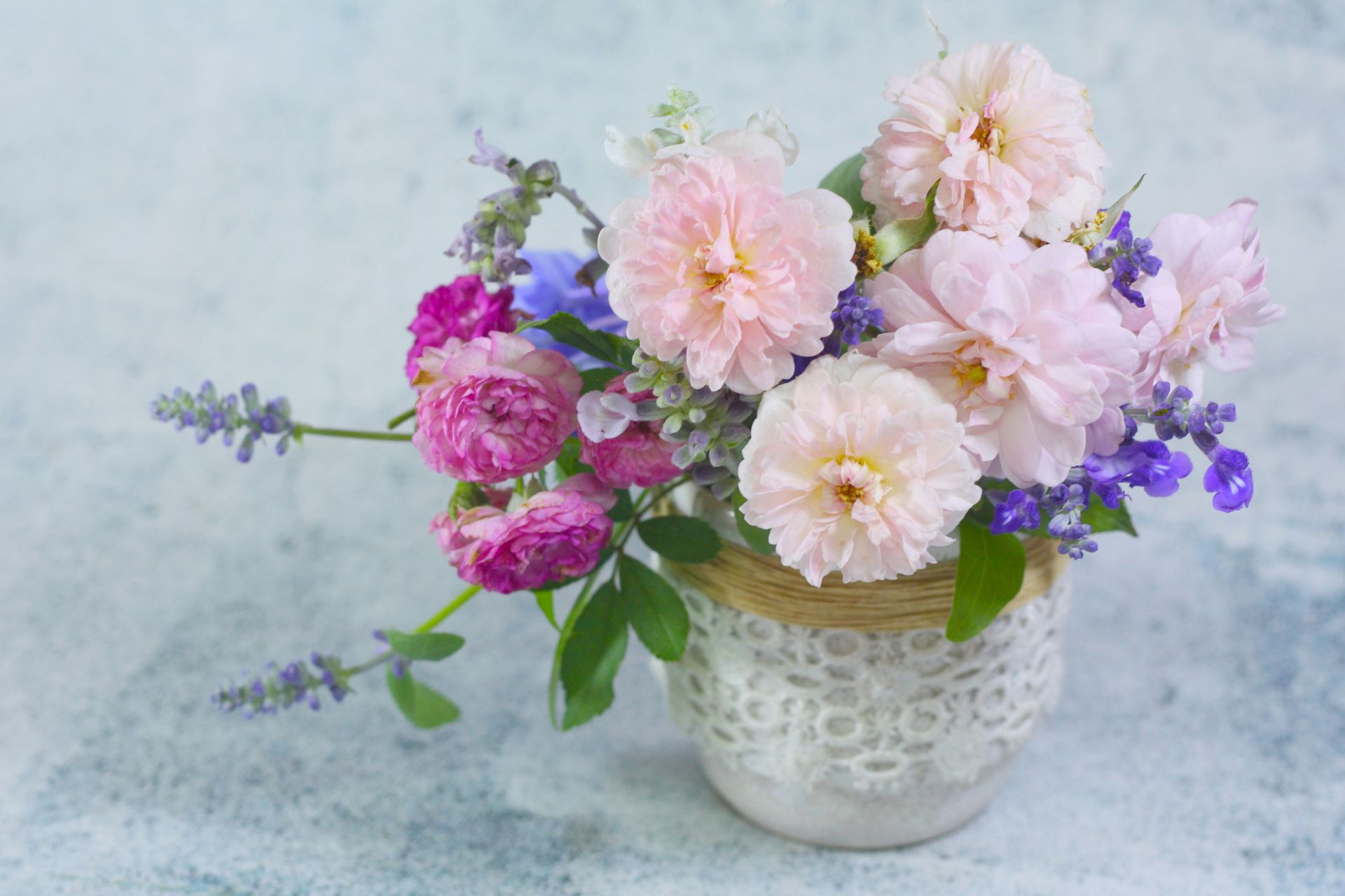 How to Keep Your Flower Arrangements Fresh Longer Blog Image How to Keep Your Flower Arrangements Fresh Longer blog image with fresh flowers from the expert florists at Moana Nursery in Reno, NV